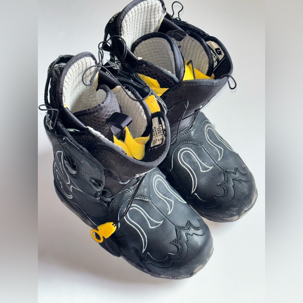 Women’s Burton Snowboarding Boots SIZE 8